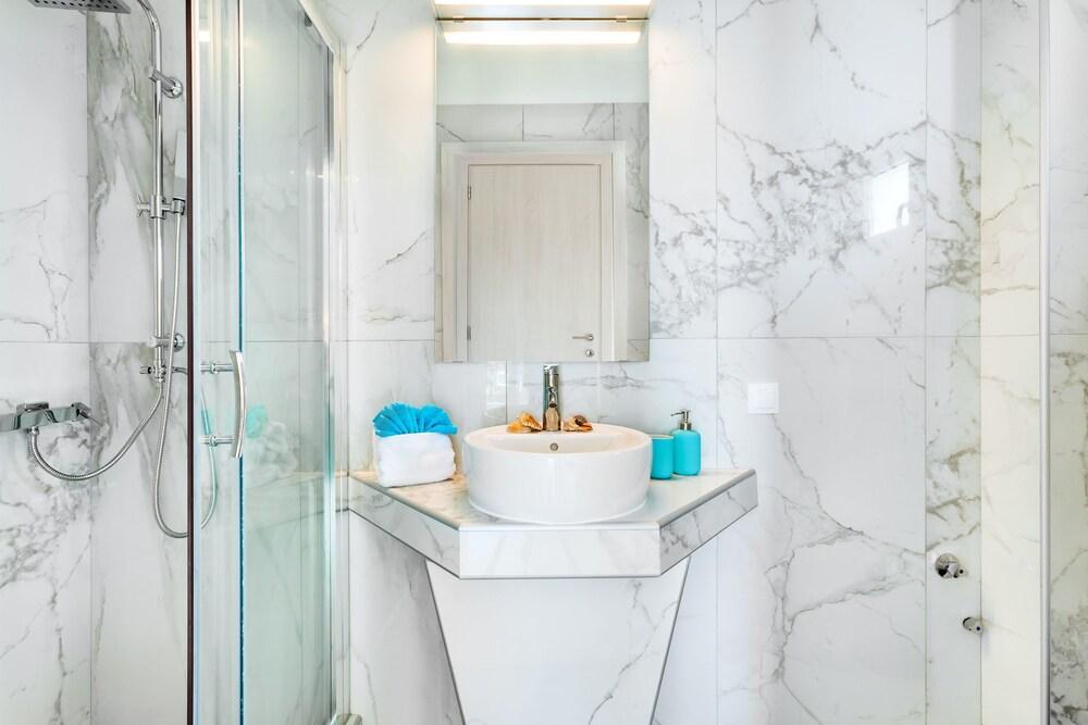 Asterias Premium Апарт-отель 3*
